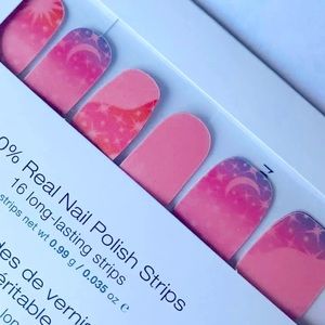 Color Street Nails, Retired set
Bundle and save on shipping per set! 5/$25